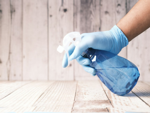 8 Cleaning Hacks for Moving